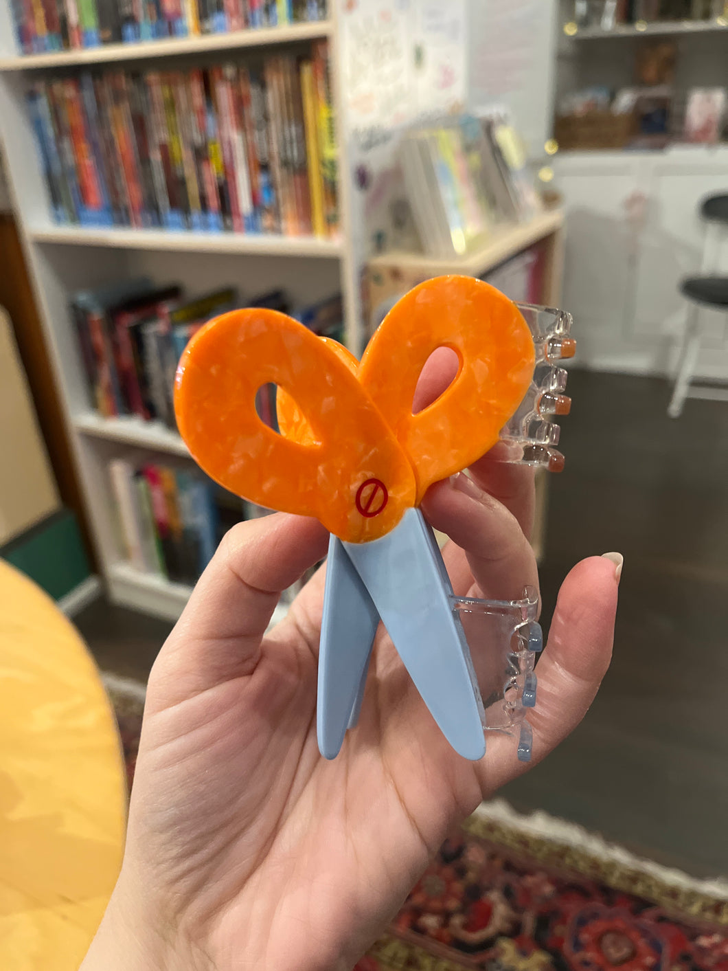 peach fuzz co Scissors Hair Claw