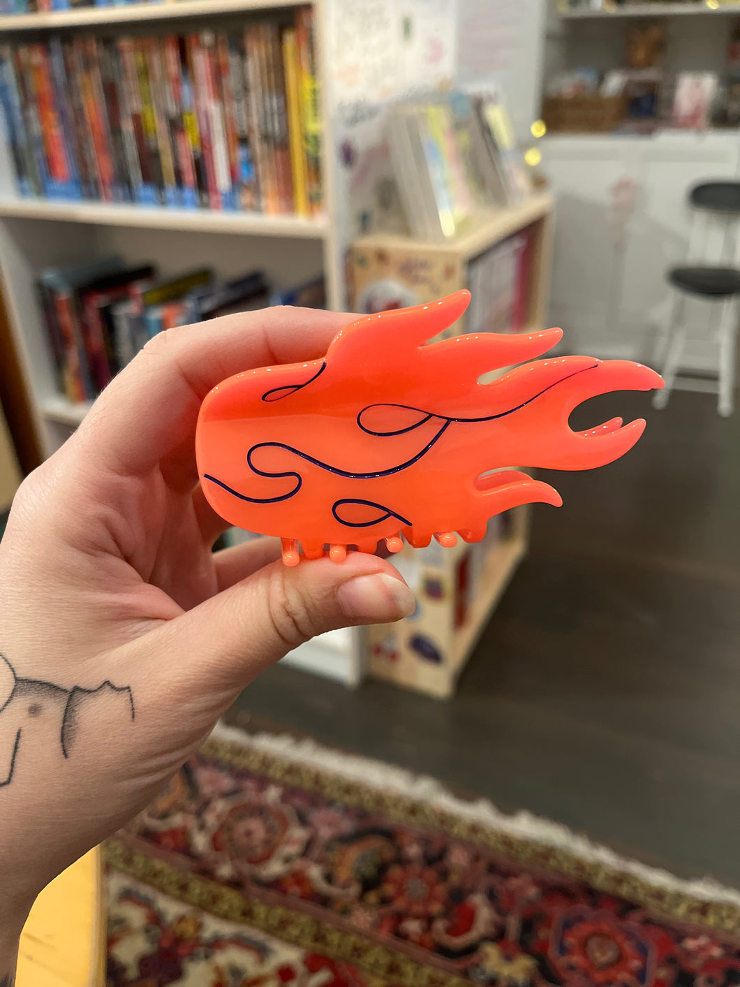 peach fuzz co Flamin Hot Pink Hair Claw