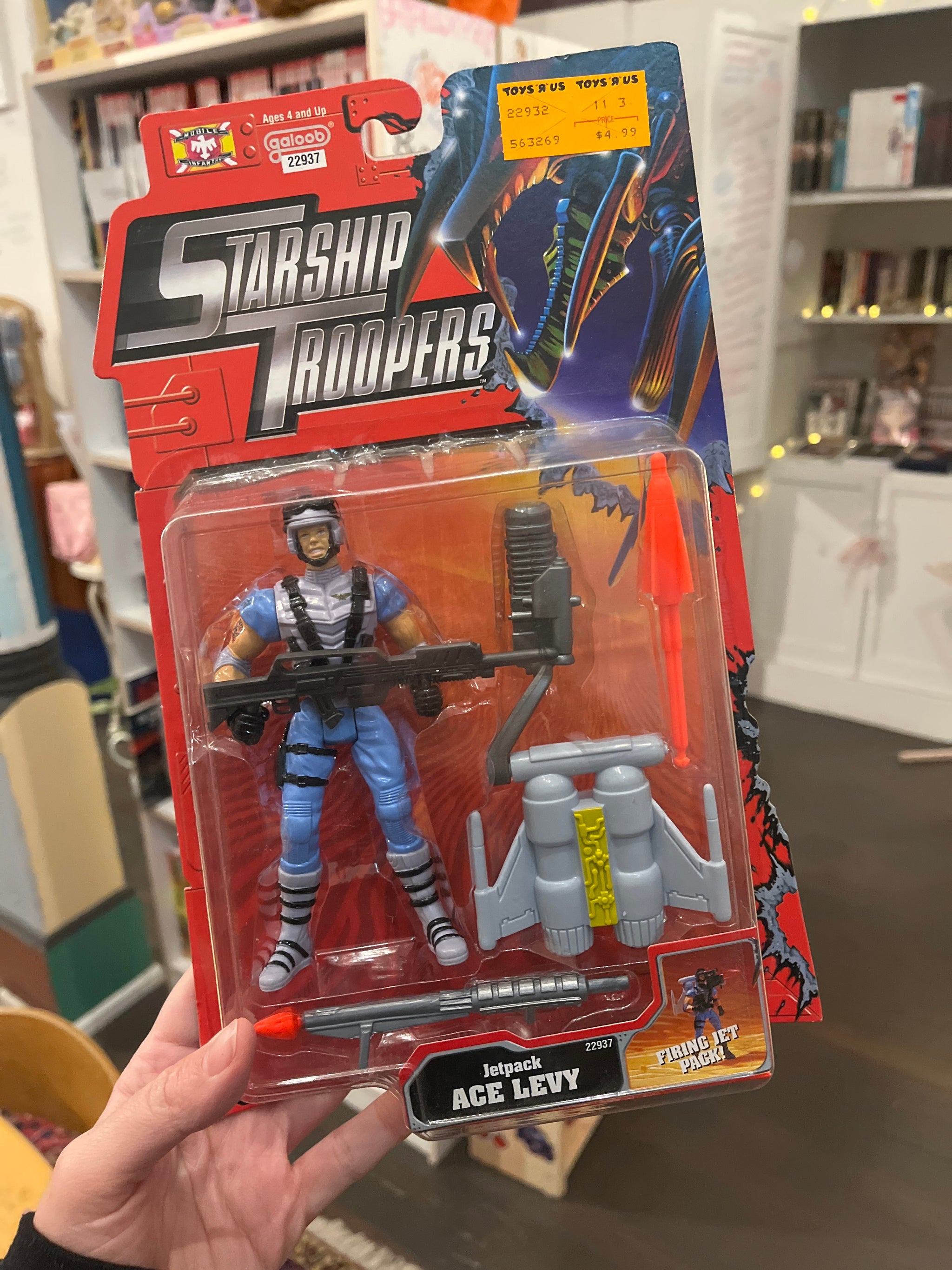 Starship Troopers action figures – Sour Cherry Comics