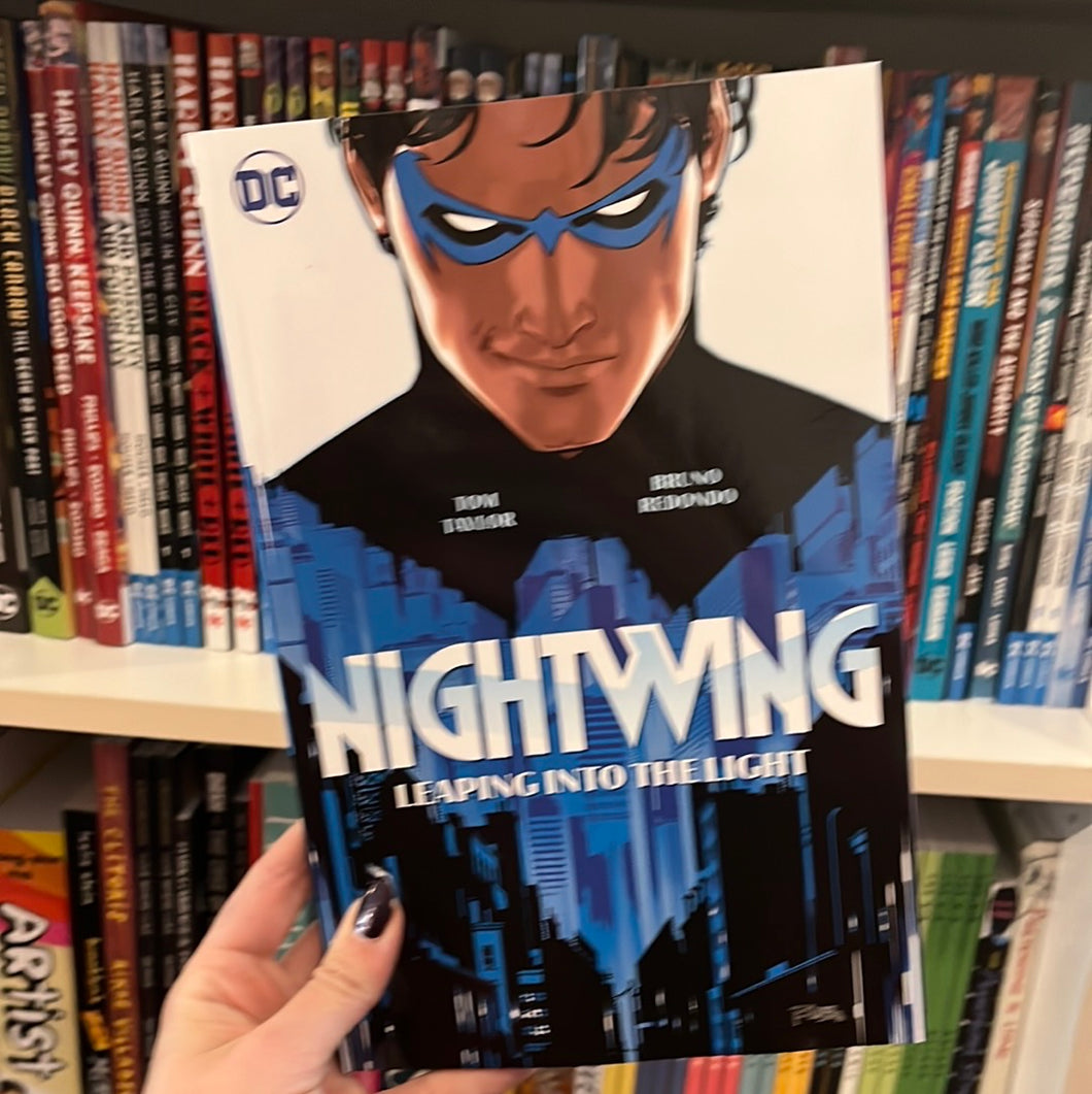 PAPERBACK Nightwing Leaping Into Light