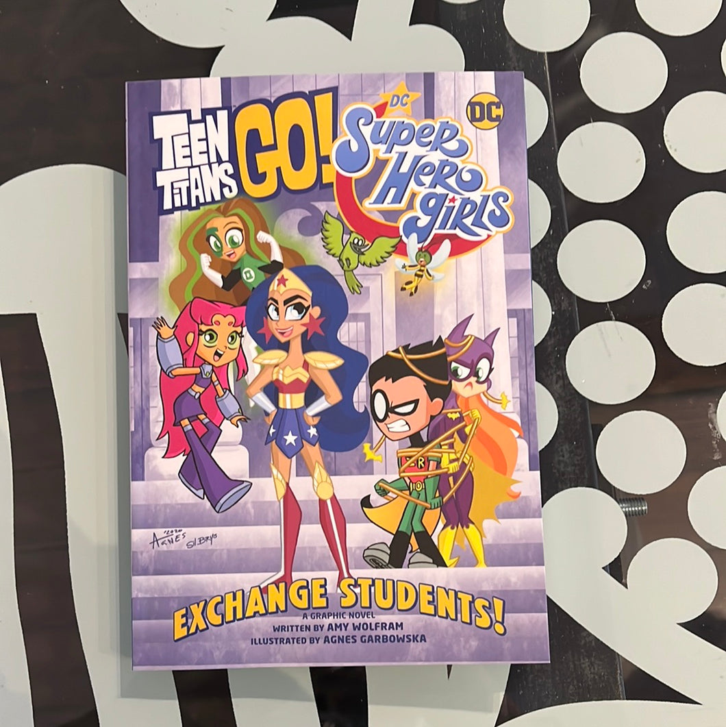 Teen Titans Go! DC Super Hero Girls: Exchange Students